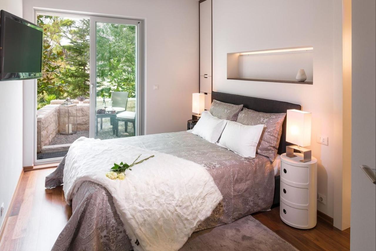 Luxury Seafront Villa Brela Pride With Private Heated Pool At The Beach In Brela - Baska Voda Exteriör bild